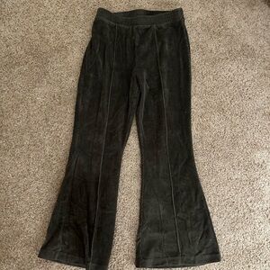 Aerie Groove On Velour Rib Flared High Rise
Pants Size M Short - Olive Green